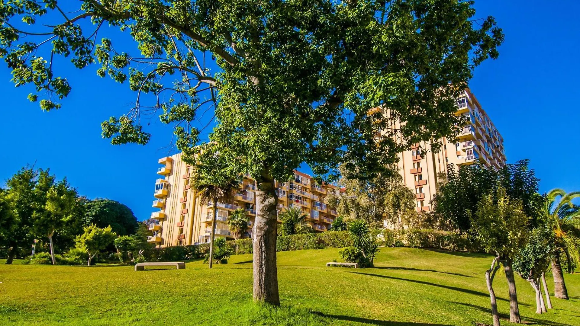 36 Júpiter Apartamento - Vista al jardín y la piscina - Excelente wifi Benalmádena España